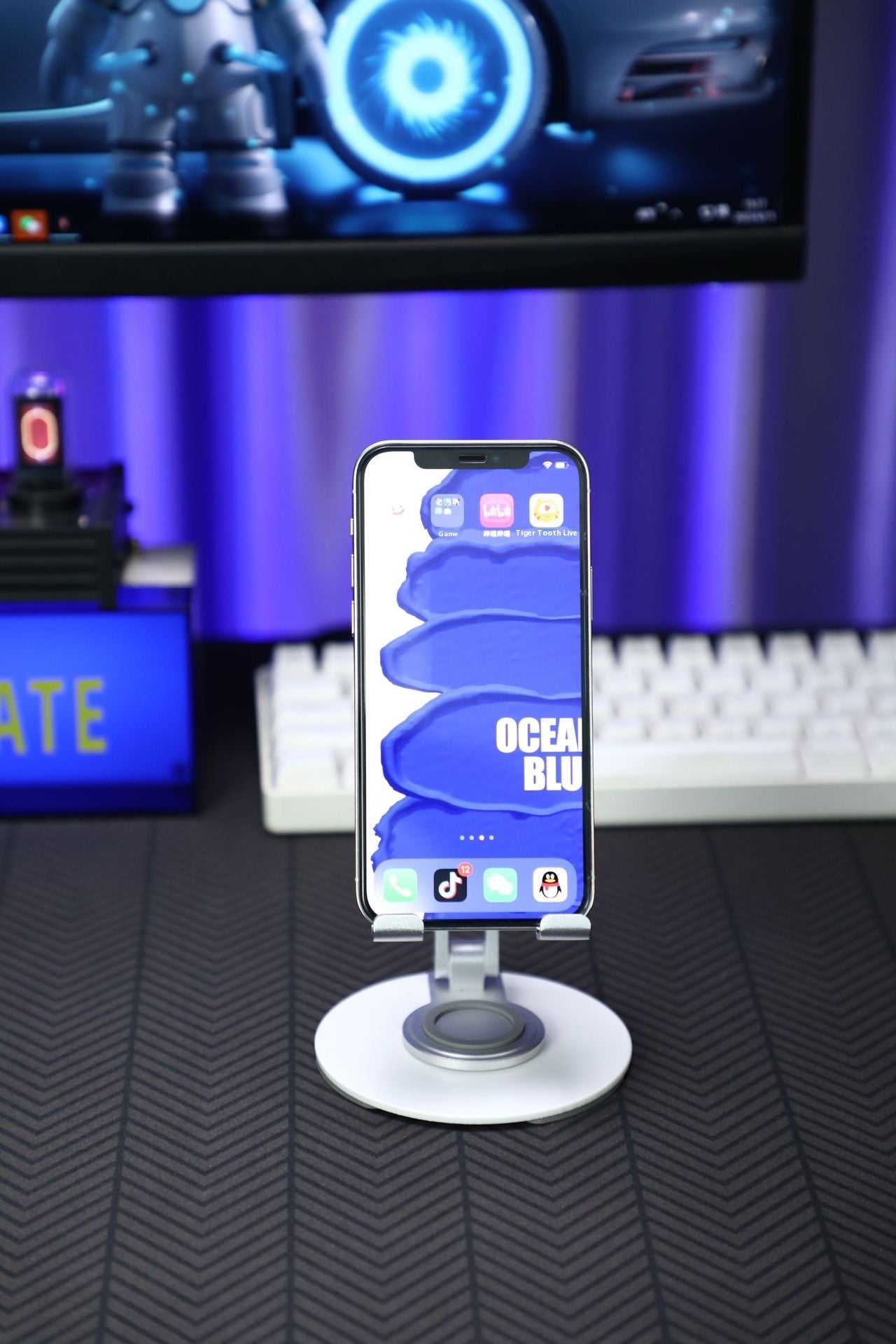 360° Rotating Phone & Tablet Stand — Foldable Aluminum Desk Holder